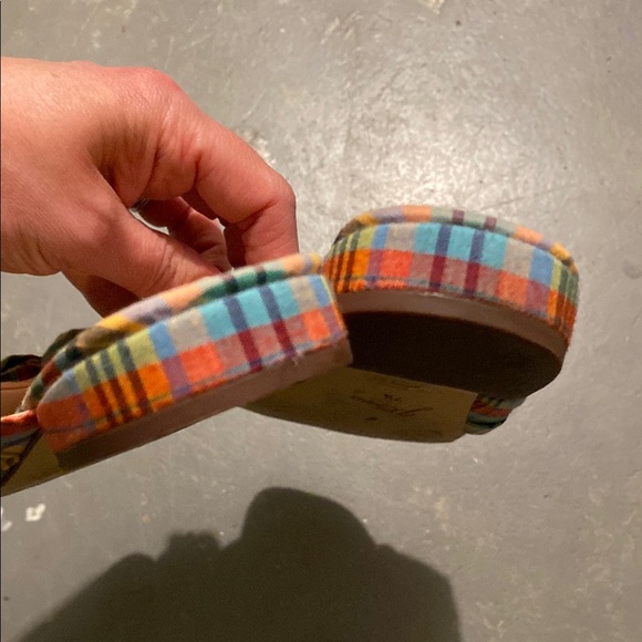 Red and Blue Slip-On Sandals with Decorative Bow - Picture 4 of 4